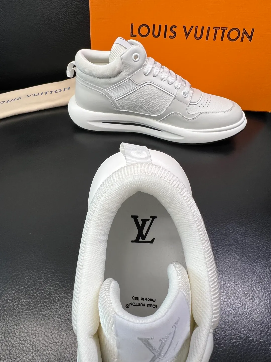 Men's shoes 💰820 Lv high quality top crafts Louis Vuitton, sports sneakers counter synchronization, uppers imported from Italy, high quality splicing colorful complex crafts, imported mesh pads soft and comfortable, soles: original soles specially provided by the original factory, T men's shoes 💰U exclusive movable molded soles super comfortable, original factory single goods, code number 39-44 (customized 38 45)